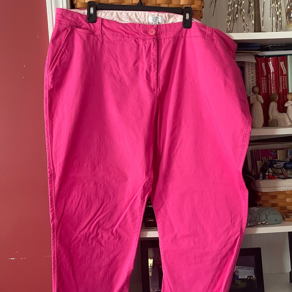 crown & ivy Bright Pink Cropped Pants